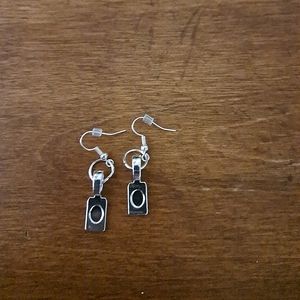 Necklace, earrings and anklet or bracelet witch ever u prefer.